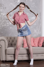 Busty model posing naked-01