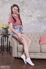 Busty model posing naked-04