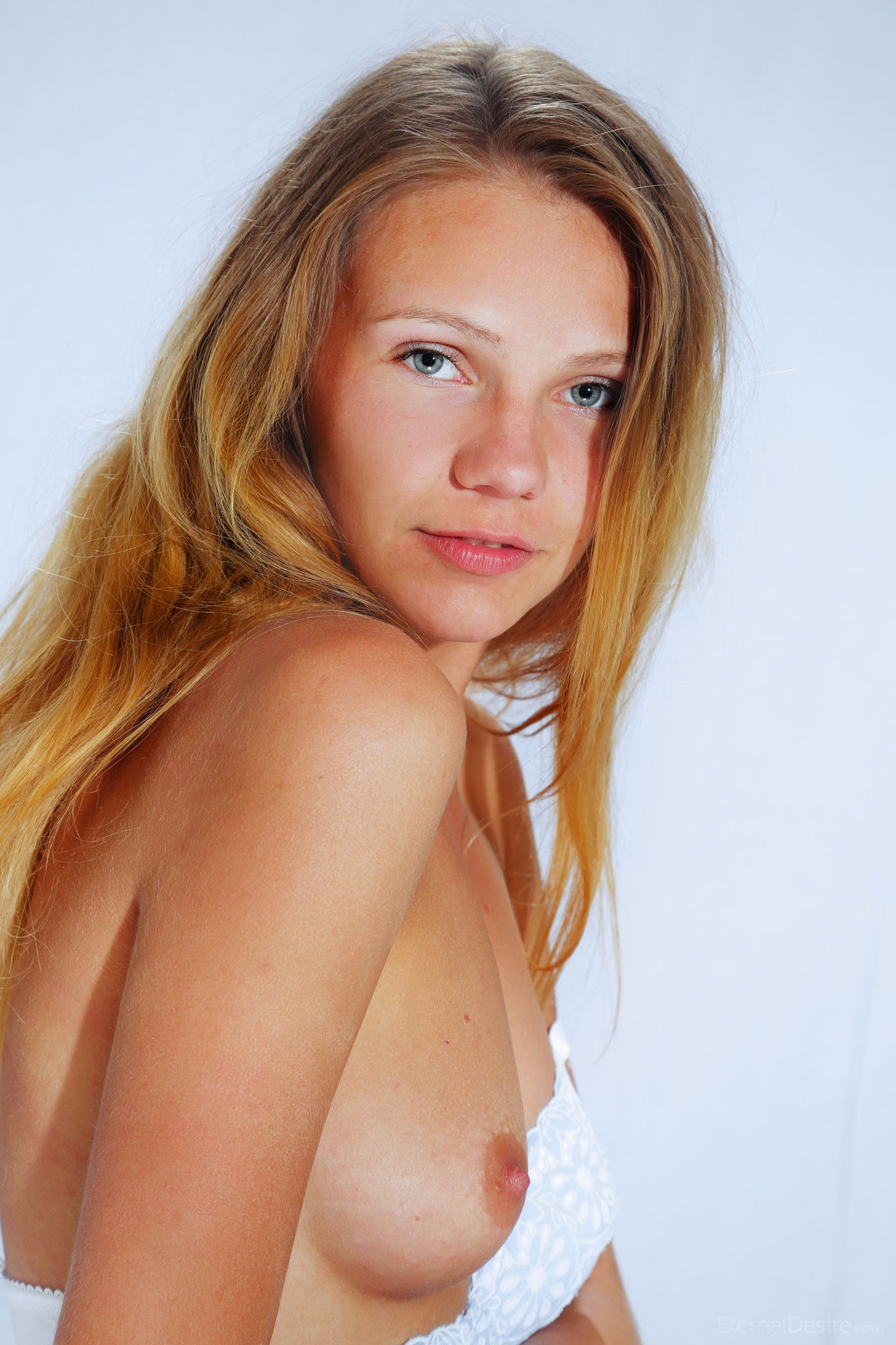 Presenting Elina De Leon-04