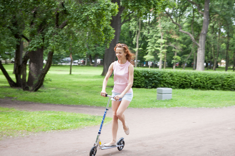 French femme fatale Dennie-03