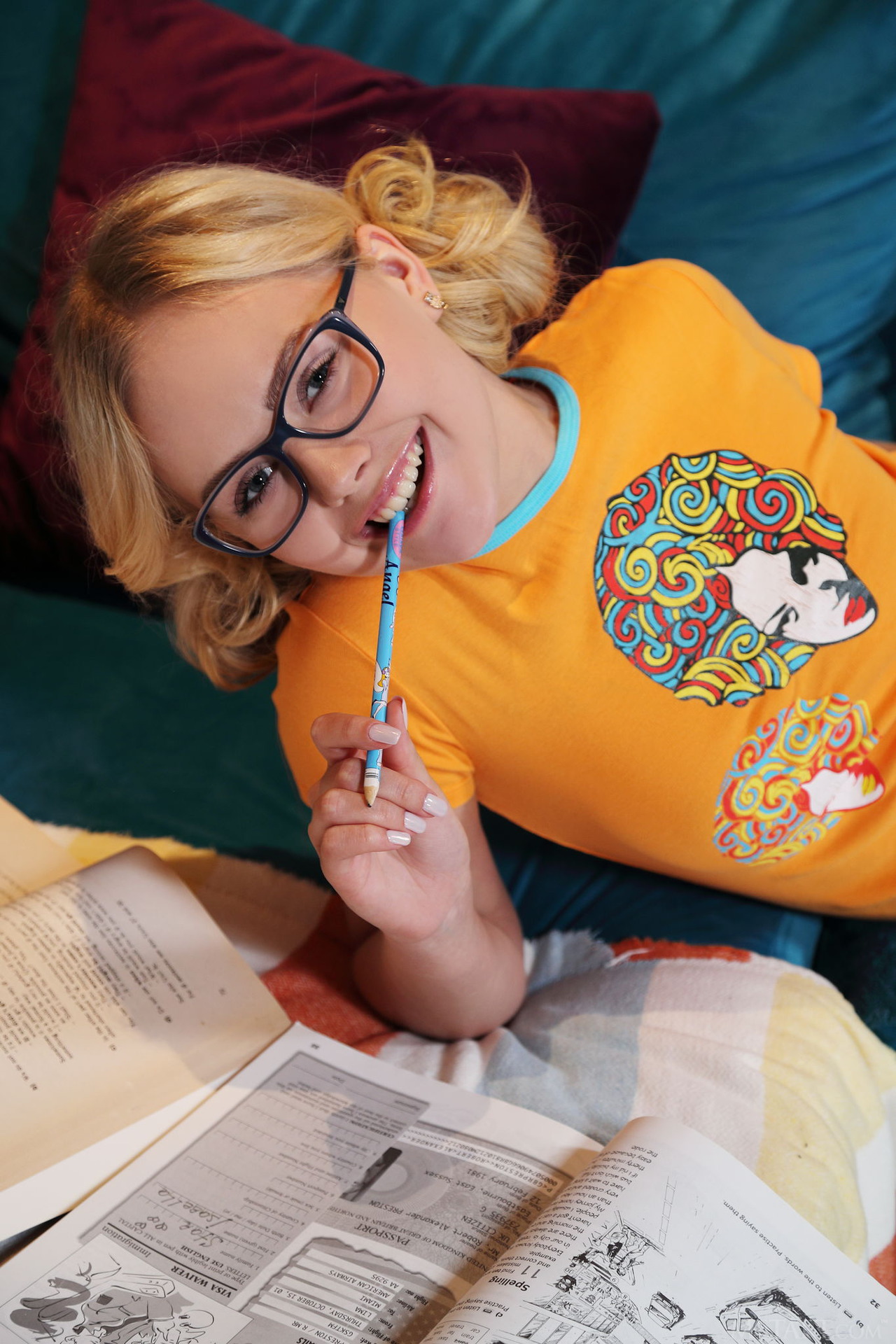 He Can't Help Getting Distracted By The Naughty Thoughts In Her Head-02