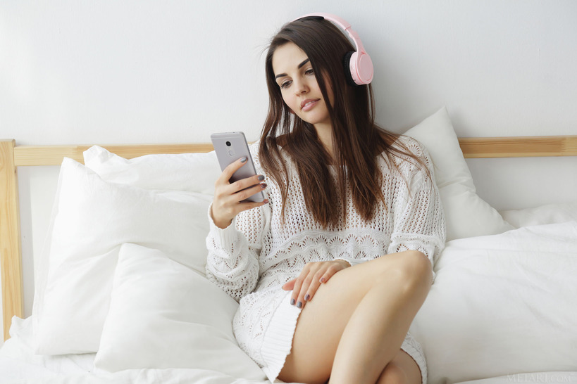 Brunette beauty Alise Moreno is listening to sexy tunes-00
