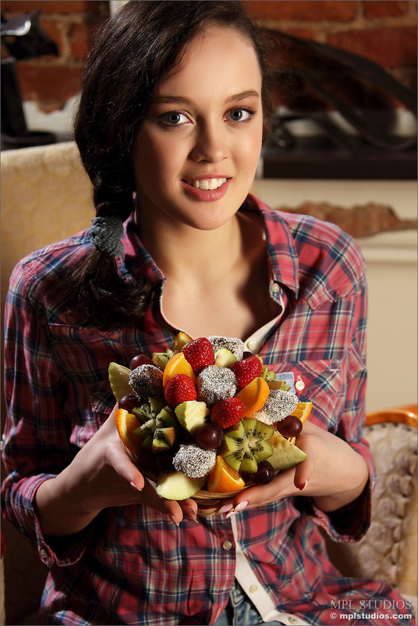 Uliana Delicious Fruit-00
