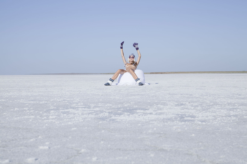 Cute Teen Milena D In The Snow-00