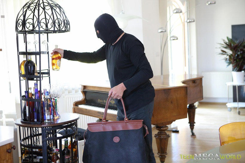 A ROBBER GETS THE PRECIOUS BRUNETTE PRIZE-18